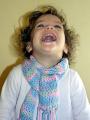Разноцветный шарфик для девочки - демонстрирует сама девочка